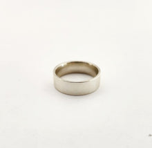 Load image into Gallery viewer, Classic Wedding Band - Flat Band 6mm
